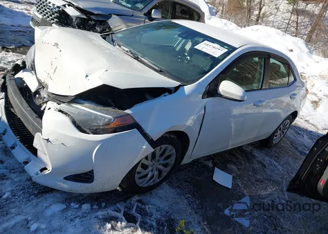 2018 Toyota Corolla Le z USA, uszkodzony, nr VIN 2T1BURHEXJC053104
